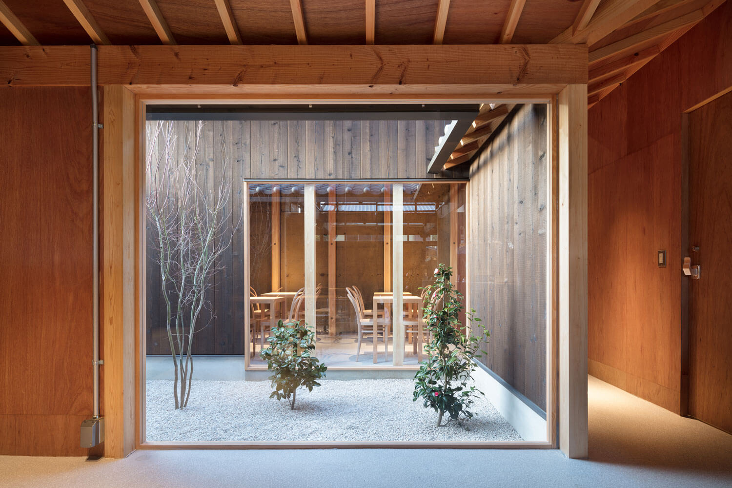 A Branch of Blue Bottle Coffee in a 'Machiya' / Pen ペン