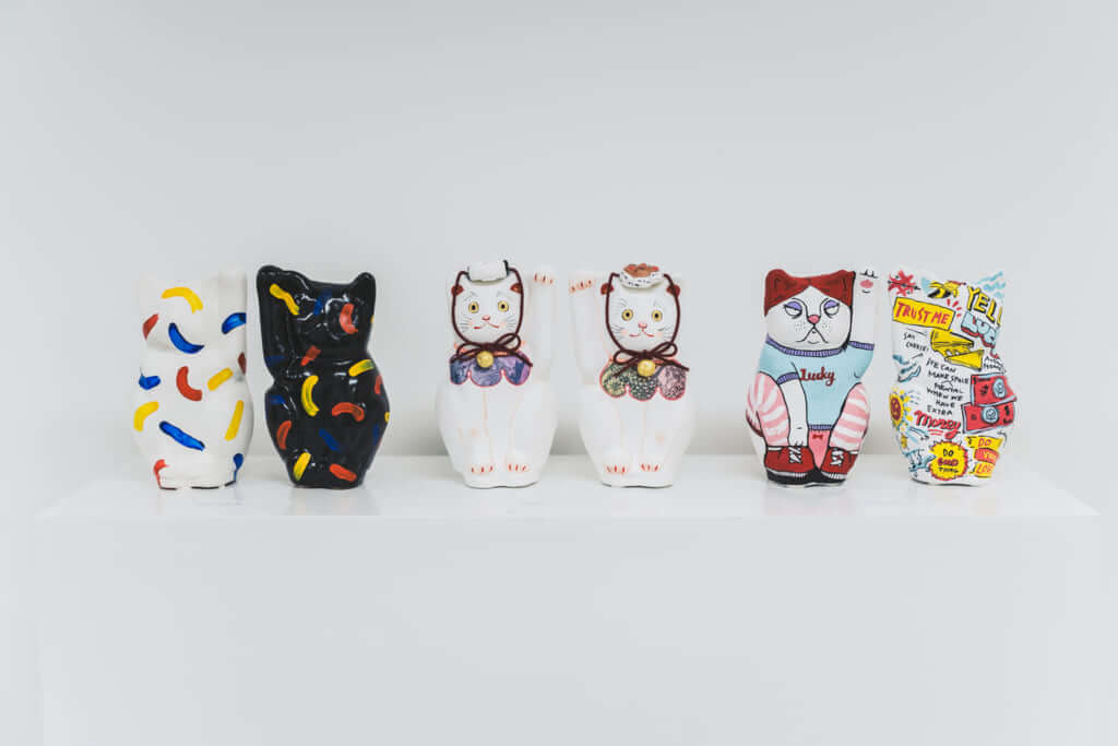 A Paris Exhibition Revisited the ‘Maneki Neko’ Figure / Pen ペン