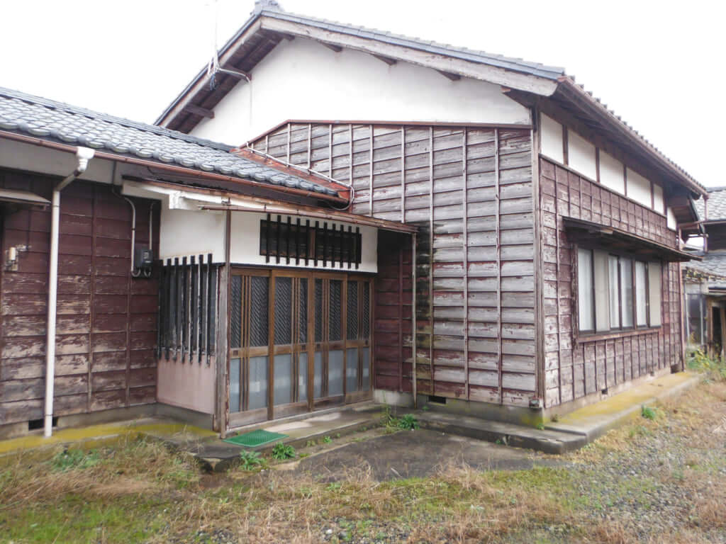 Japan is Giving Away Free Houses / Pen ペン