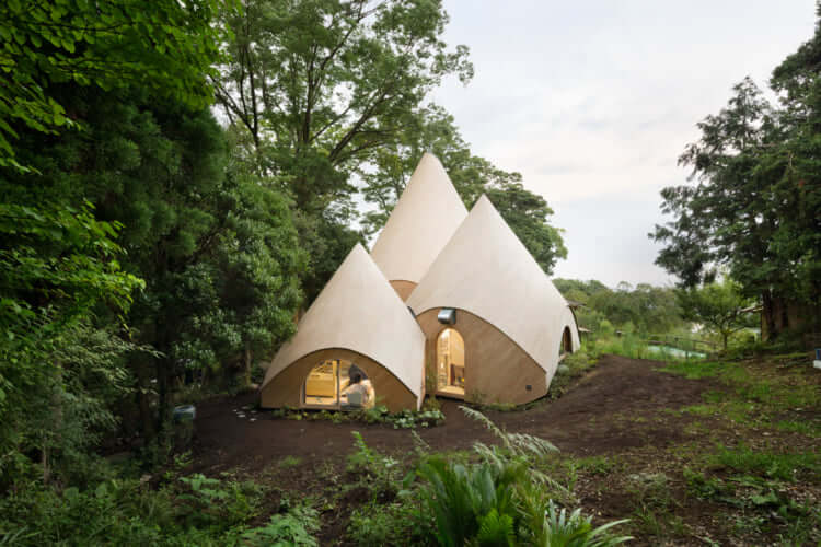 A Tepee-Style House in the Heart of the Mountains / Pen ペン