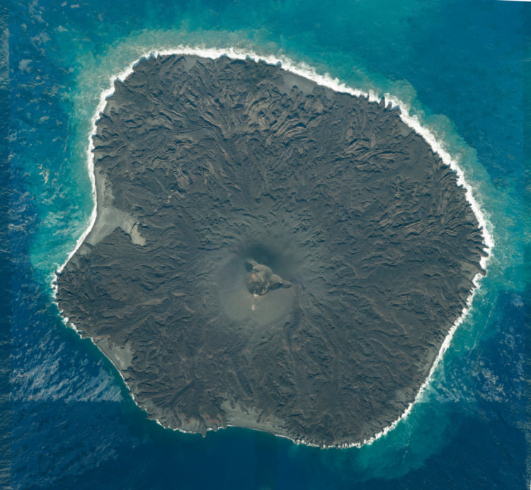 Nishinoshima: the Birth of an Island / Pen ペン