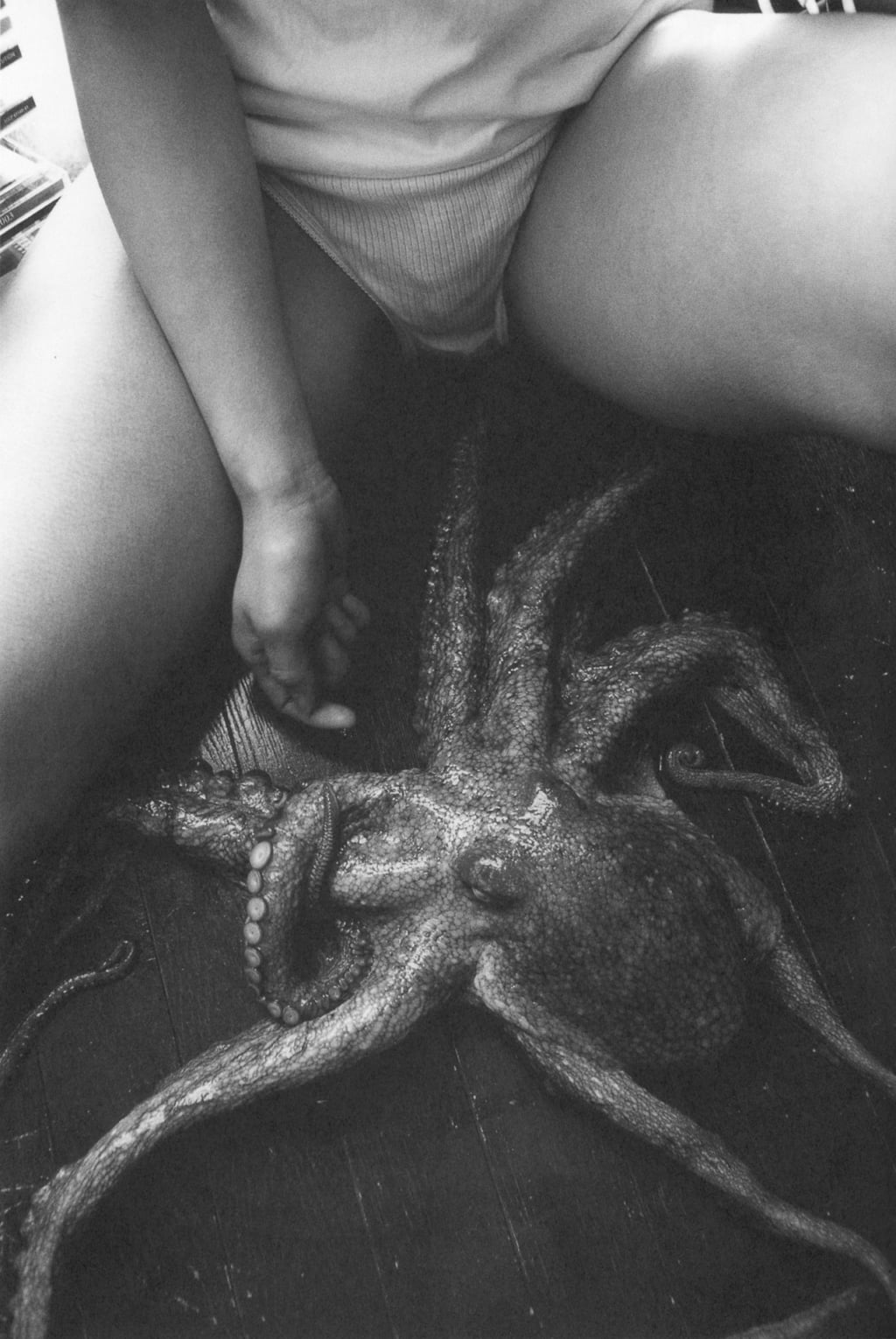 The Sensuality Between a Woman and an Octopus: a Modern Take / Pen ãƒšãƒ³