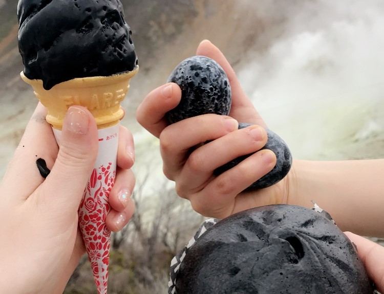 The Tradition of the Black Eggs of Mount Hakone / Pen ペン