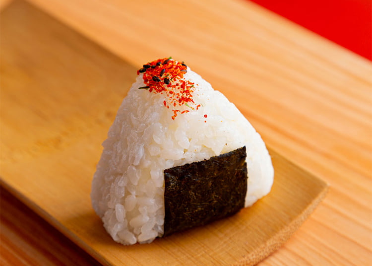 En cas de petite faim, l'onigiri est la recette japonaise qu'il